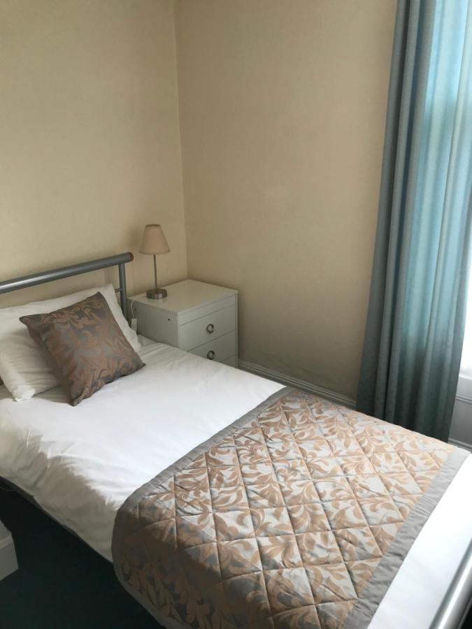 Brialene Holiday Flats สการ์โบโรห์ ภายนอก รูปภาพ